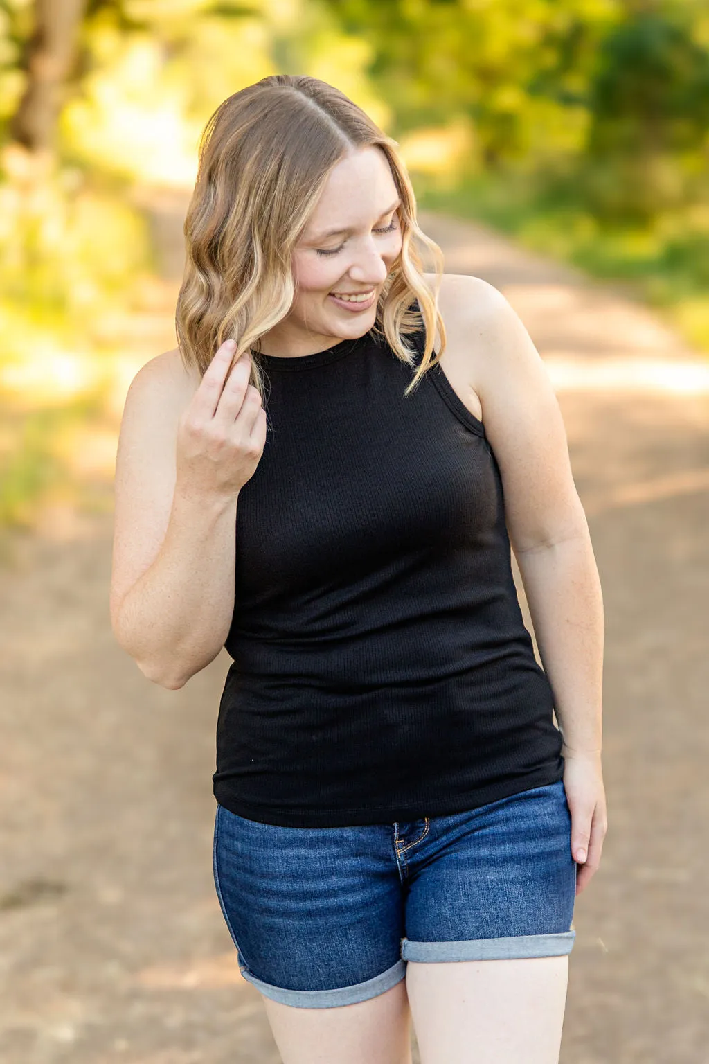 05.20 EN ROUTE Tara Ribbed Tank - Black