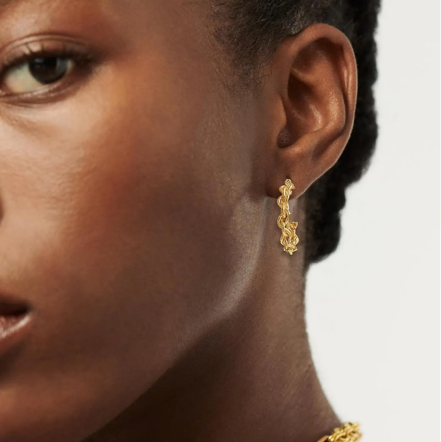 6 Pairs Gold Hoop Earrings Set for Women Fashion Lightweight Chunky Pearl Earrings Multipack Twisted Statement Earring Small Big Hoops Earrings Set for Women Jewelry Gifts