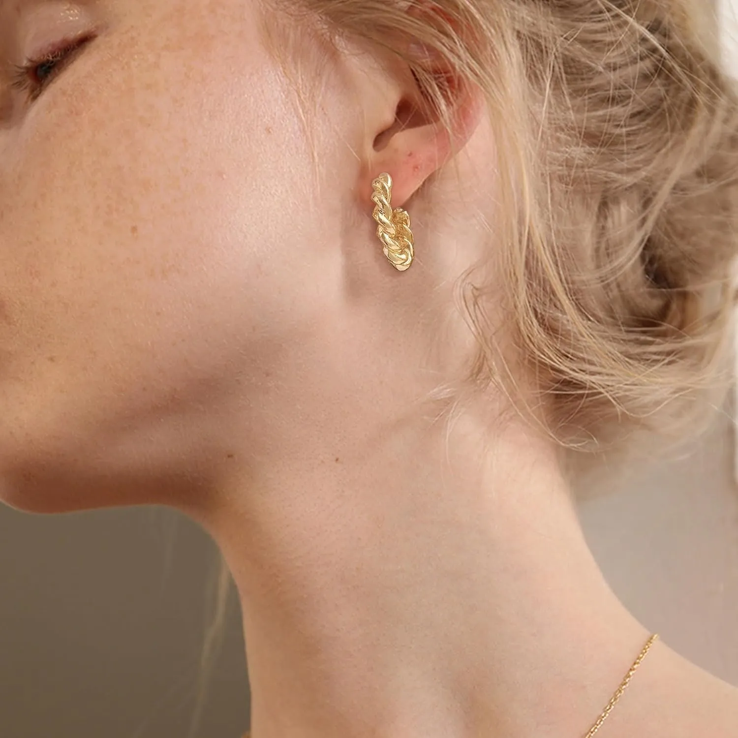 6 Pairs Gold Hoop Earrings Set for Women Fashion Lightweight Chunky Pearl Earrings Multipack Twisted Statement Earring Small Big Hoops Earrings Set for Women Jewelry Gifts