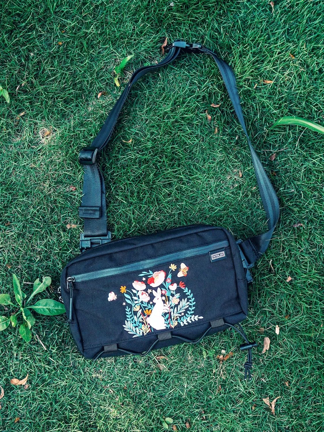 Cache L4 EDC Sling Bag, Lightweight Crossbody Shoulder Bag, Sling Strap Backpack (Rabbit)